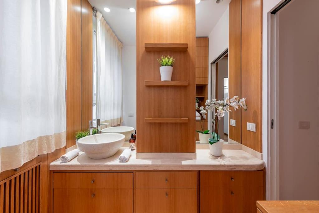 2 - Exclusive 2bedroom & 2bathroom Rom